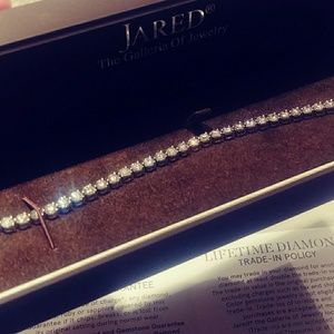 5 CT diamond bracelet